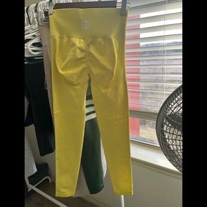 Yellow booty scrunch gym leggings